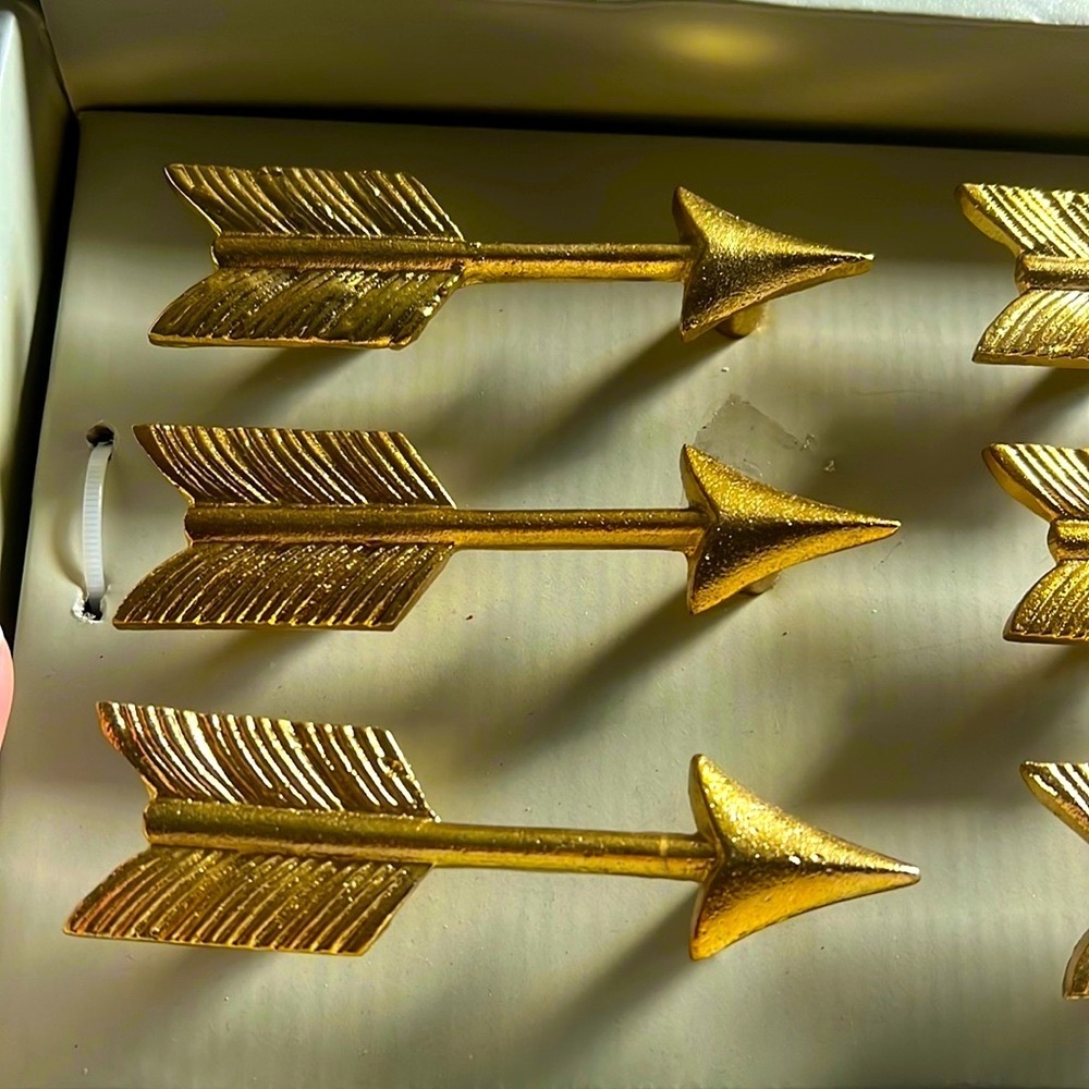 NWT Gold ARROW DRAWER PULLS KNOBS SET OF 12